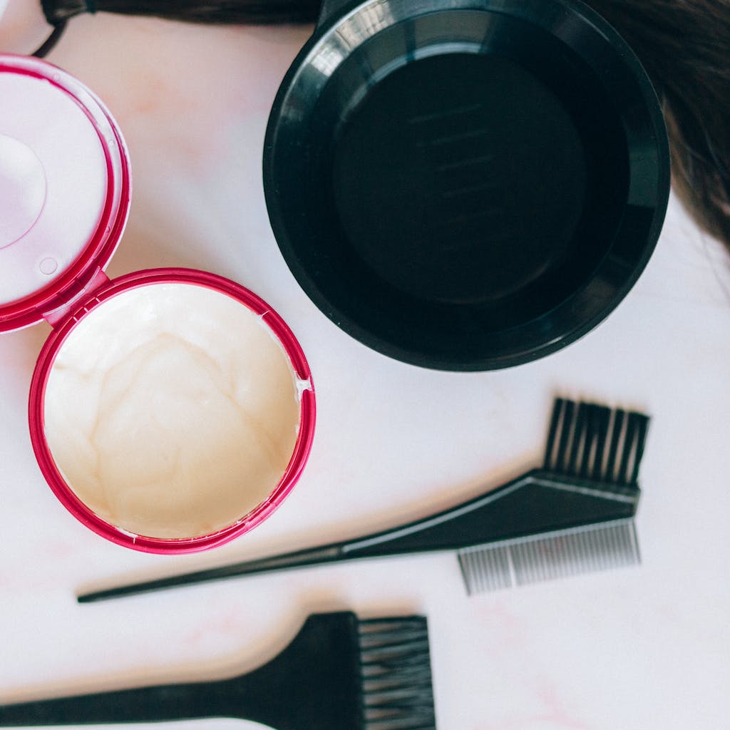 Svelando il Mondo delle Tinture per Capelli: Pro, Contro e l'Importanza del Naturale